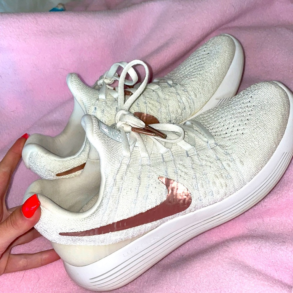 Nike Tennis Shoes